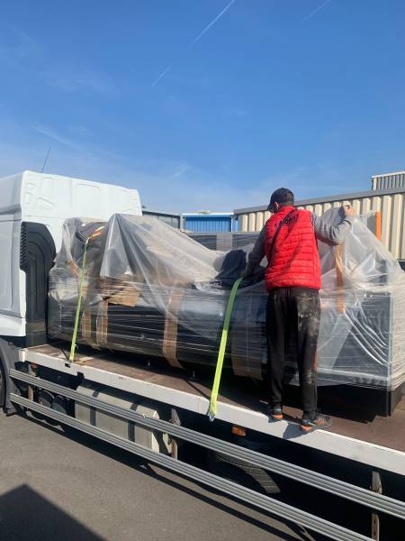 Transport d’équipements lourds à Lyon : optez pour des professionnels pour garantir sécurité, efficacité et conformité réglementaire