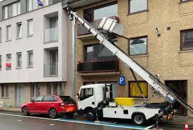 Déménagement d’un appartement en hauteur à Lyon : pensez à la location de monte-meuble avec chauffeur